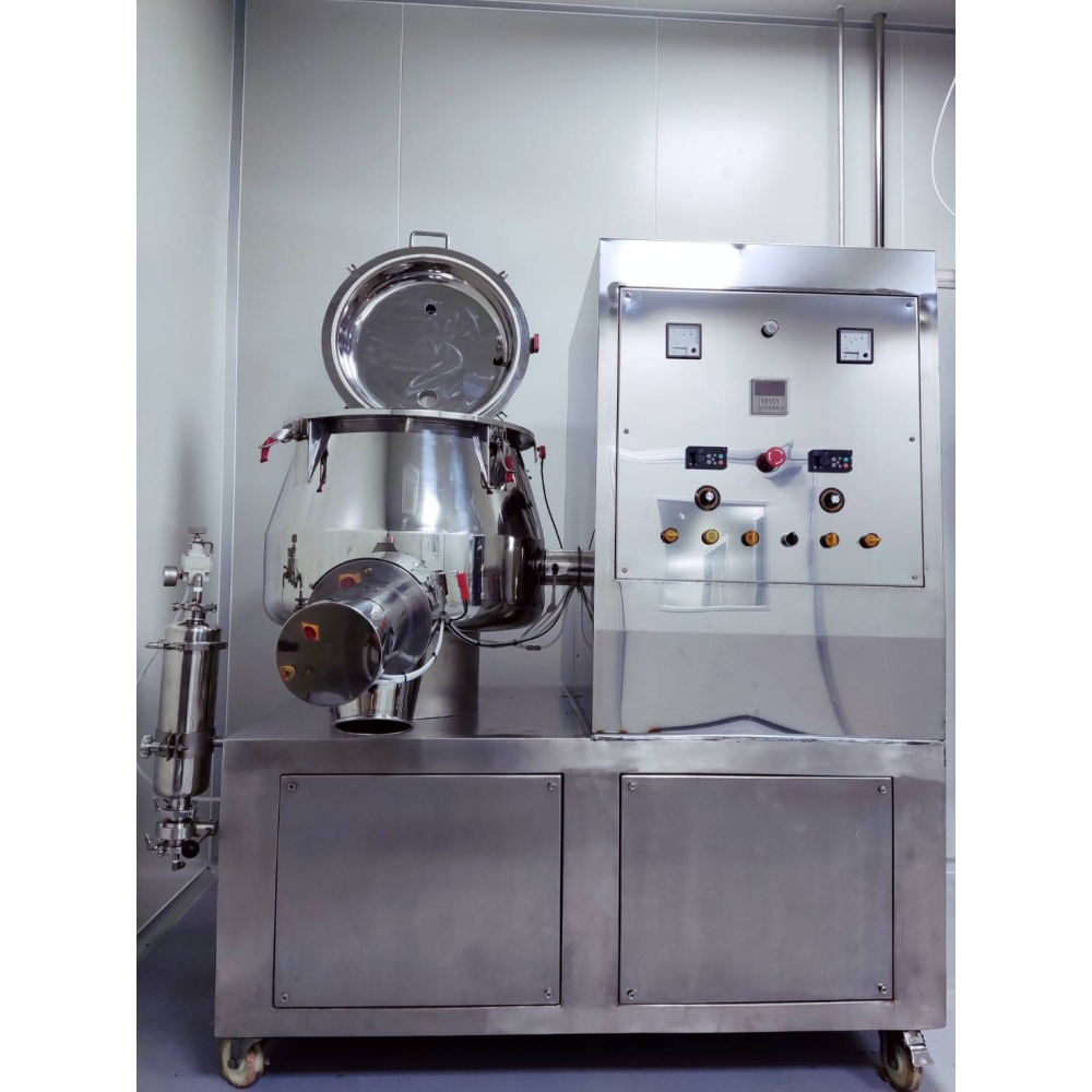 使用高壓噴槍均勻對膛內產品進行加濕並配合造粒刀進行練合